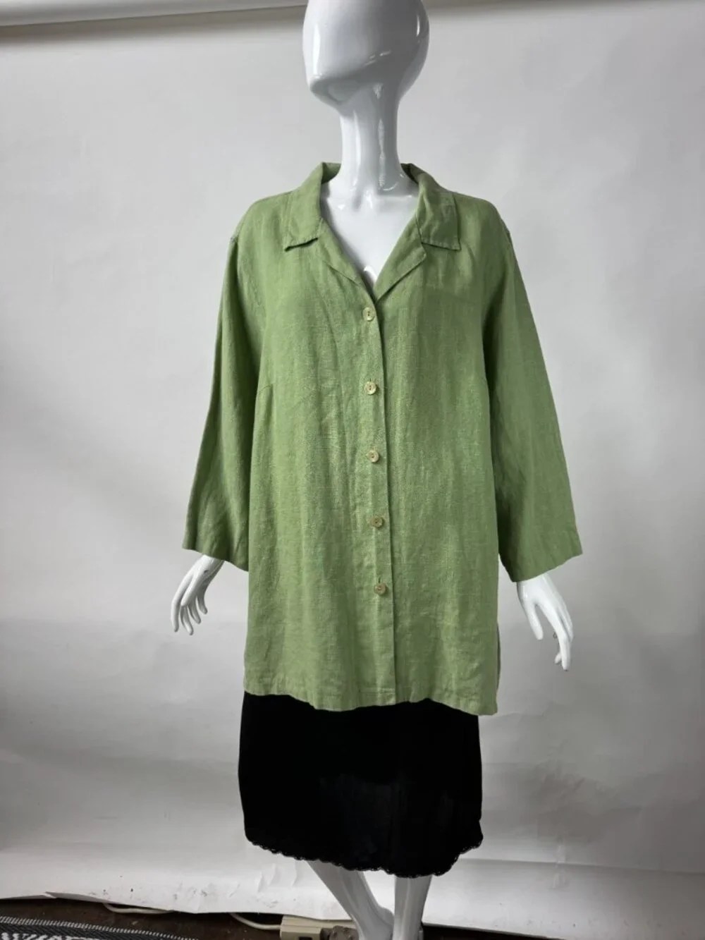 Harvé Benard Womens Plus Size 22W Green 100% Linen Button-Down Shirt Made In Ukr - Picture 2 of 16